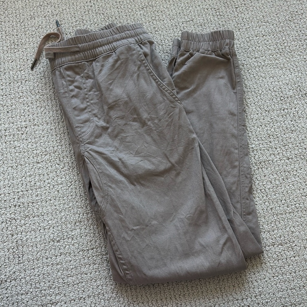 Men’s publish jogger pants gray
Size 30